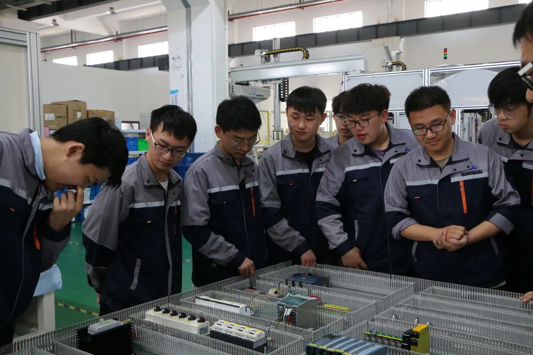 吴中中专中德智能制造学院师生赴企业参观学习