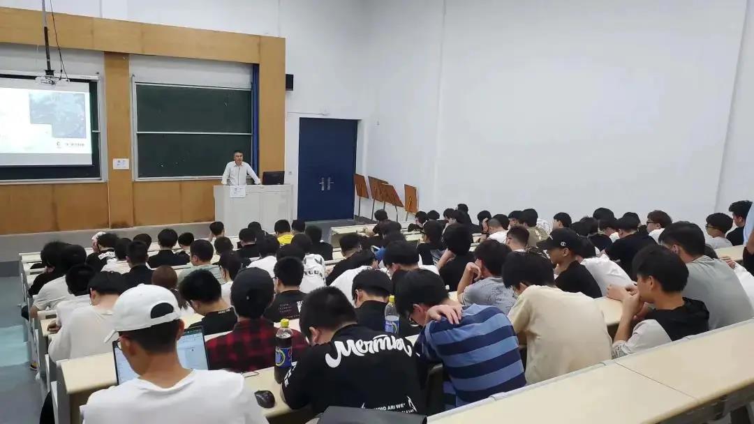 北平机床有限公司到台职员中德学院开展企业文化宣讲